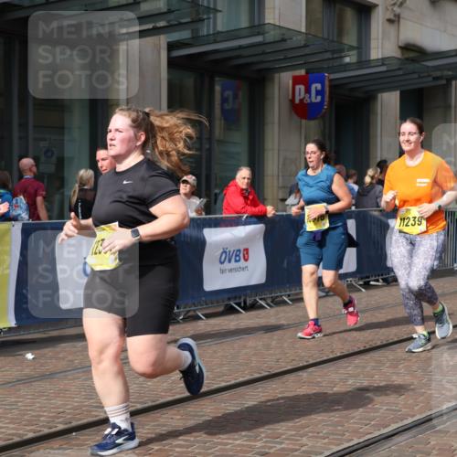 13.09.2026 - 21. swb-Marathon Bremen Strokosch-Dieckow http://msf.ph/oto/10348406 13.09.2026 11:11:30 Ziel 10155, 10552, 10582, 10616, 11239, 11927, 12082, 12286, 12336, 12553, 10155, 10419, 10510, 10511, 10546, 10611, 10977, 11036, 11062, 11216, 11231, 11289, 11458, 11533, 11679, 11702, 11745, 11870, 12126, 12148, 12220, 12311, 12396, 12464, 12508 meine-sportfotos.de