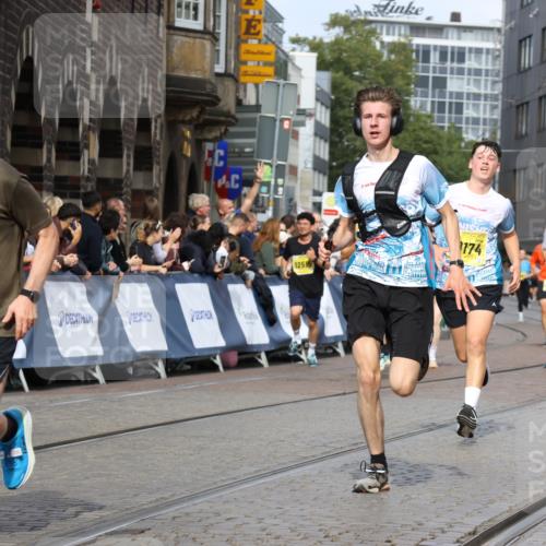 13.09.2026 - 21. swb-Marathon Bremen Strokosch-Dieckow http://msf.ph/oto/10348438 13.09.2026 10:53:53 Ziel 10141, 10222, 10227, 10478, 10479, 10626, 10821, 10838, 10845, 10886, 10905, 11168, 11242, 11379, 11446, 11502, 11590, 11800, 12056, 12119, 12308, 12331, 12341, 13597, 10579, 10822, 10947, 11010, 11206, 11290, 12075, 12244, 12356, 12435, 13531 meine-sportfotos.de