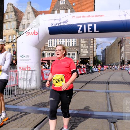 13.09.2026 - 21. swb-Marathon Bremen Tim E. http://msf.ph/oto/10348444 13.09.2026 11:20:29 Ziel 11244, 11333, 11337, 12374 meine-sportfotos.de
