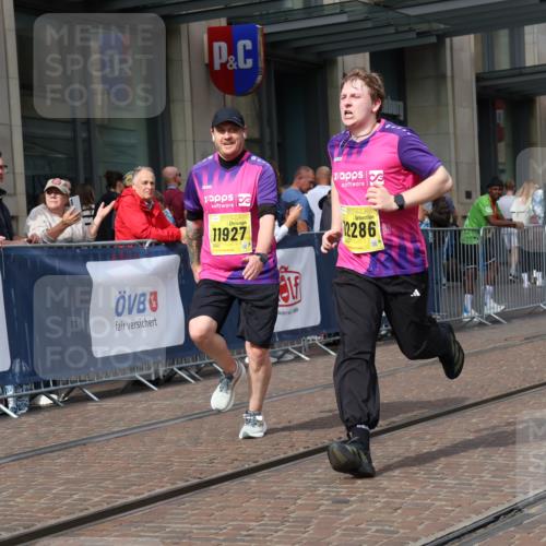 13.09.2026 - 21. swb-Marathon Bremen Strokosch-Dieckow http://msf.ph/oto/10348481 13.09.2026 11:11:37 Ziel 10490, 10582, 10616, 11585, 10155, 10510, 10511, 10546, 10552, 10977, 11036, 11216, 11231, 11239, 11289, 11458, 11533, 11702, 11870, 11927, 12082, 12126, 12148, 12220, 12286, 12311, 12336, 12464, 12508, 12553 meine-sportfotos.de