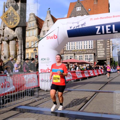 13.09.2026 - 21. swb-Marathon Bremen Tim E. http://msf.ph/oto/10348508 13.09.2026 11:20:36 Ziel 11244, 11296, 11333, 11337, 12285, 12374 meine-sportfotos.de
