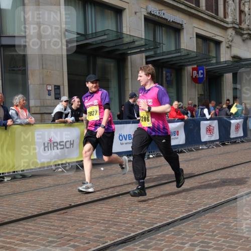 13.09.2026 - 21. swb-Marathon Bremen Strokosch-Dieckow http://msf.ph/oto/10348510 13.09.2026 11:11:38 Ziel 10490, 10582, 10616, 11585, 10155, 10510, 10511, 10546, 10552, 10977, 11036, 11216, 11239, 11289, 11458, 11533, 11702, 11870, 11927, 12082, 12126, 12220, 12286, 12311, 12336, 12464, 12508, 12553 meine-sportfotos.de