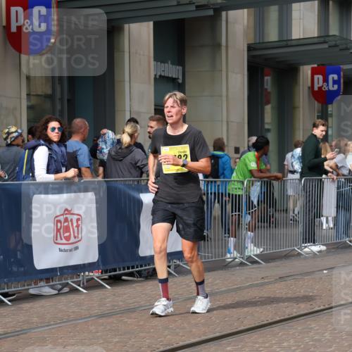 13.09.2026 - 21. swb-Marathon Bremen Strokosch-Dieckow http://msf.ph/oto/10348537 13.09.2026 11:11:40 Ziel 10490, 10582, 11585, 12012, 10155, 10510, 10511, 10546, 10552, 10616, 10977, 11036, 11216, 11239, 11289, 11533, 11702, 11870, 11927, 12082, 12126, 12220, 12286, 12311, 12336, 12464, 12508, 12553 meine-sportfotos.de