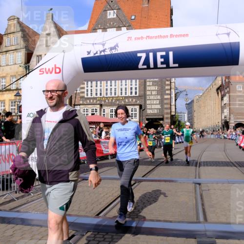 13.09.2026 - 21. swb-Marathon Bremen Tim E. http://msf.ph/oto/10348696 13.09.2026 11:20:52 Ziel 10161, 11296, 11529, 11530, 11541, 11675, 11980, 12153, 12285, 12316, 12317 meine-sportfotos.de