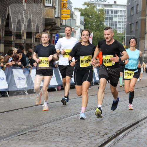 13.09.2026 - 21. swb-Marathon Bremen Strokosch-Dieckow http://msf.ph/oto/10348742 13.09.2026 10:53:58 Ziel 10141, 10174, 10222, 10227, 10478, 10479, 10626, 10684, 10838, 10845, 10886, 10905, 11242, 11446, 11502, 11590, 11800, 11950, 12056, 12119, 12308, 12331, 12341, 13597, 10822, 10947, 10996, 11010, 11290, 11329, 11361, 11765, 11998, 13531 meine-sportfotos.de