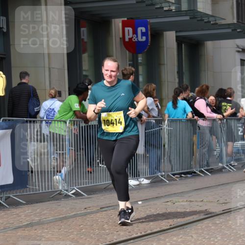 13.09.2026 - 21. swb-Marathon Bremen Strokosch-Dieckow http://msf.ph/oto/10348818 13.09.2026 11:12:06 Ziel 10213, 10406, 10414, 10874, 10875, 10909, 11052, 11090, 11633, 11716, 12327, 10490, 10582, 11585, 12012 meine-sportfotos.de