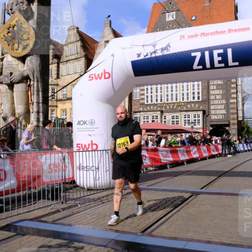 13.09.2026 - 21. swb-Marathon Bremen Tim E. http://msf.ph/oto/10348838 13.09.2026 11:21:01 Ziel 11529, 11530, 11541, 11675, 11980, 12153, 12316, 12317 meine-sportfotos.de