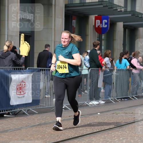 13.09.2026 - 21. swb-Marathon Bremen Strokosch-Dieckow http://msf.ph/oto/10348850 13.09.2026 11:12:06 Ziel 10213, 10406, 10414, 10874, 10875, 10909, 11052, 11090, 11633, 11716, 12327, 10490, 10582, 11585, 12012 meine-sportfotos.de