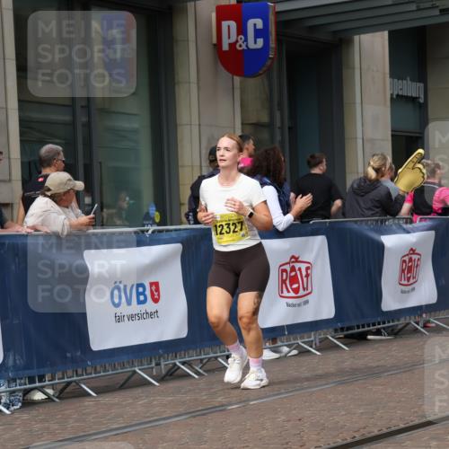 13.09.2026 - 21. swb-Marathon Bremen Strokosch-Dieckow http://msf.ph/oto/10348877 13.09.2026 11:12:12 Ziel 10213, 10354, 10406, 10414, 10743, 10874, 10875, 10909, 11090, 11657, 11716, 12234, 12327, 12497, 10490, 10582, 11052, 11585, 11633, 12012 meine-sportfotos.de