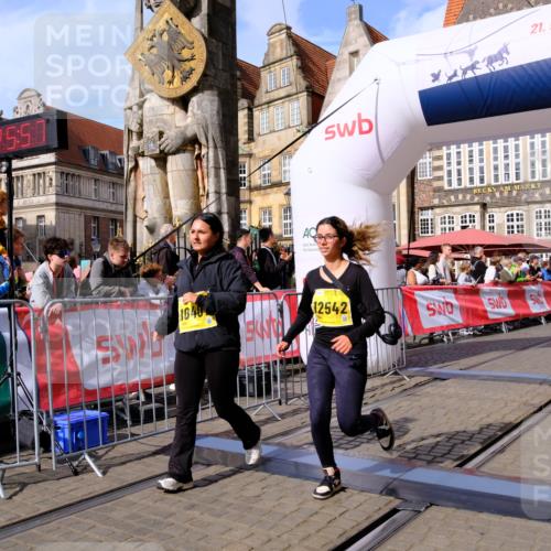 13.09.2026 - 21. swb-Marathon Bremen Tim E. http://msf.ph/oto/10348924 13.09.2026 11:21:14 Ziel 10407, 12542 meine-sportfotos.de