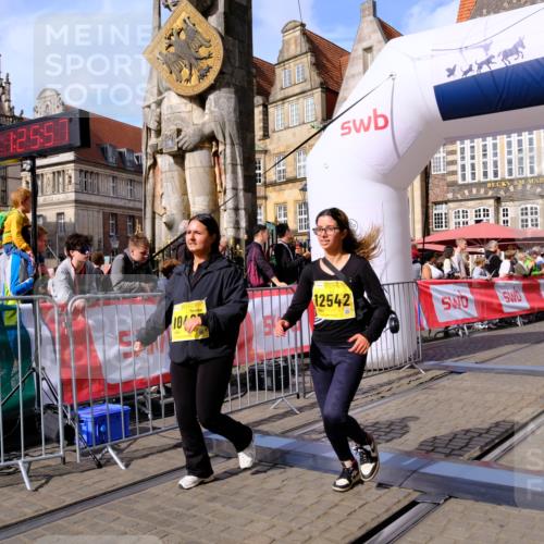 13.09.2026 - 21. swb-Marathon Bremen Tim E. http://msf.ph/oto/10348935 13.09.2026 11:21:14 Ziel 10407, 12542 meine-sportfotos.de