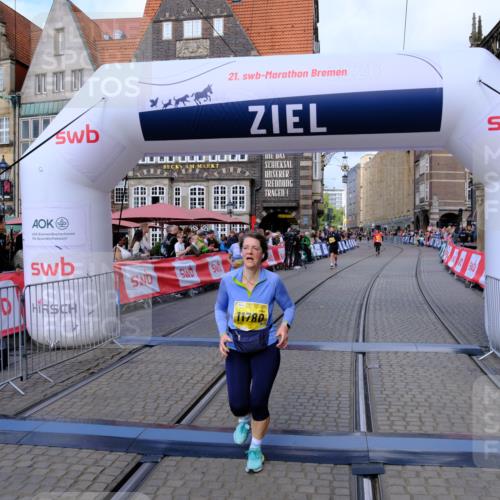 13.09.2026 - 21. swb-Marathon Bremen Tim E. http://msf.ph/oto/10348985 13.09.2026 11:21:38 Ziel 11262, 11780, 11821 meine-sportfotos.de