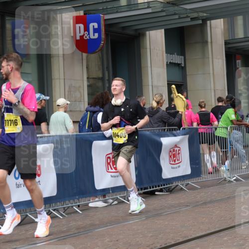 13.09.2026 - 21. swb-Marathon Bremen Strokosch-Dieckow http://msf.ph/oto/10348998 13.09.2026 11:12:17 Ziel 10213, 10354, 10406, 10743, 10874, 10875, 10909, 11090, 11657, 11716, 12234, 12327, 12497, 10213, 10414, 10490, 11052, 11585, 11633, 12012 meine-sportfotos.de
