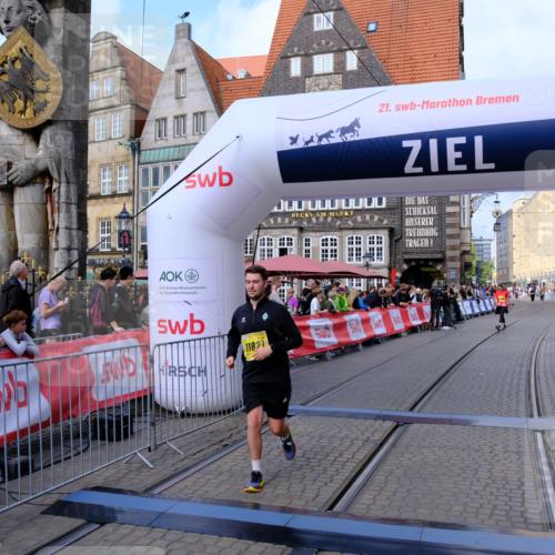 13.09.2026 - 21. swb-Marathon Bremen Tim E. http://msf.ph/oto/10349006 13.09.2026 11:21:47 Ziel 11262, 11780, 11821 meine-sportfotos.de