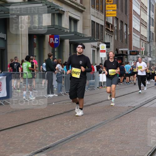 13.09.2026 - 21. swb-Marathon Bremen Strokosch-Dieckow http://msf.ph/oto/10349039 13.09.2026 11:12:21 Ziel 10354, 10483, 10743, 10874, 10875, 10909, 11090, 11657, 12234, 12423, 12497, 10213, 10406, 10414, 10490, 11052, 11585, 11633, 11716, 12012, 12327 meine-sportfotos.de
