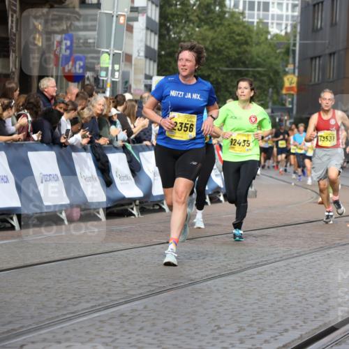 13.09.2026 - 21. swb-Marathon Bremen Strokosch-Dieckow http://msf.ph/oto/10349138 13.09.2026 10:54:05 Ziel 10141, 10174, 10222, 10227, 10255, 10478, 10684, 10685, 10708, 10838, 10845, 10905, 11242, 11446, 11489, 11502, 11596, 11950, 12119, 12331, 12341, 12405, 12492, 12515, 13597, 10359, 10577, 10749, 10996, 11099, 11118, 11329, 11361, 11476, 11765, 11843, 11989, 11998 meine-sportfotos.de