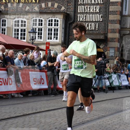 13.09.2026 - 21. swb-Marathon Bremen Strokosch-Dieckow http://msf.ph/oto/10349159 13.09.2026 13:29:00 Ziel 613, 1239, 1914, 2276, 2764, 2891, 3028, 3348, 3444, 4102, 4564, 6914, 6957, 7263, 7527, 8483, 8938, 9176, 13012, 394, 565, 687, 745, 1274, 1545, 2023, 2070, 2867, 3796, 4590, 5036, 5225, 6030, 7149, 7361, 9249, 9661 meine-sportfotos.de