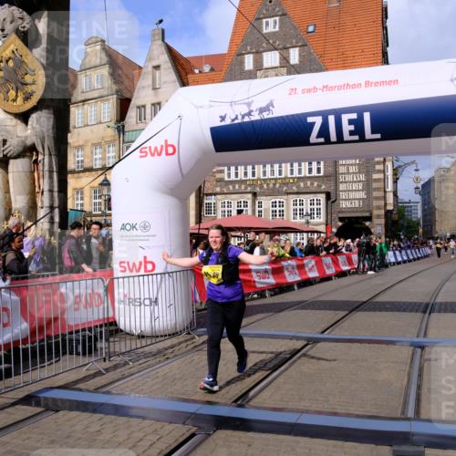 13.09.2026 - 21. swb-Marathon Bremen Tim E. http://msf.ph/oto/10349186 13.09.2026 11:22:25 Ziel 11698, 12157, 12211 meine-sportfotos.de