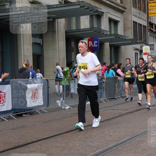 13.09.2026 - 21. swb-Marathon Bremen Strokosch-Dieckow http://msf.ph/oto/10349282 13.09.2026 11:12:27 Ziel 10354, 10483, 10743, 10874, 10875, 11090, 11657, 11671, 11832, 12234, 12423, 12497, 10213, 10406, 10414, 10909, 11052, 11633, 11716, 12012, 12327 meine-sportfotos.de