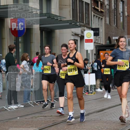 13.09.2026 - 21. swb-Marathon Bremen Strokosch-Dieckow http://msf.ph/oto/10349296 13.09.2026 11:12:27 Ziel 10354, 10483, 10743, 10874, 10875, 11090, 11657, 11671, 11832, 12234, 12423, 12497, 10213, 10406, 10414, 10909, 11052, 11633, 11716, 12012, 12327 meine-sportfotos.de
