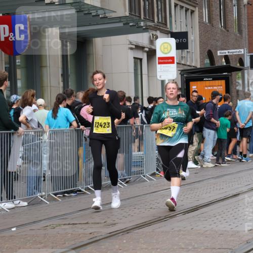 13.09.2026 - 21. swb-Marathon Bremen Strokosch-Dieckow http://msf.ph/oto/10349385 13.09.2026 11:12:30 Ziel 10354, 10483, 10743, 10874, 10875, 11606, 11657, 11671, 11832, 12050, 12234, 12423, 12497, 10213, 10406, 10414, 10909, 11052, 11090, 11633, 11716, 12012, 12327 meine-sportfotos.de