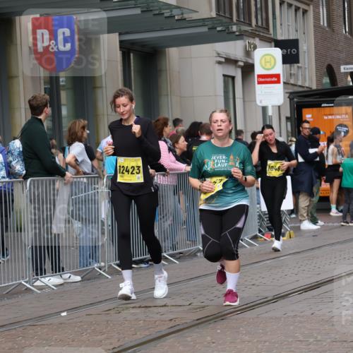 13.09.2026 - 21. swb-Marathon Bremen Strokosch-Dieckow http://msf.ph/oto/10349414 13.09.2026 11:12:31 Ziel 10354, 10483, 10743, 10874, 10875, 10893, 11606, 11627, 11657, 11671, 11832, 12050, 12060, 12234, 12423, 12497, 10213, 10406, 10414, 10874, 10875, 10909, 11052, 11090, 11633, 11716, 12327 meine-sportfotos.de