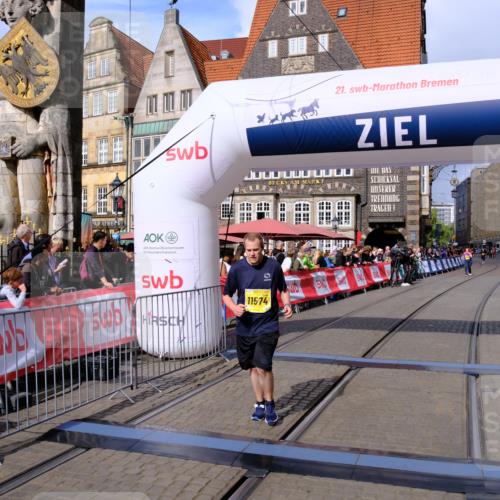 13.09.2026 - 21. swb-Marathon Bremen Tim E. http://msf.ph/oto/10349460 13.09.2026 11:23:03 Ziel 11574 meine-sportfotos.de