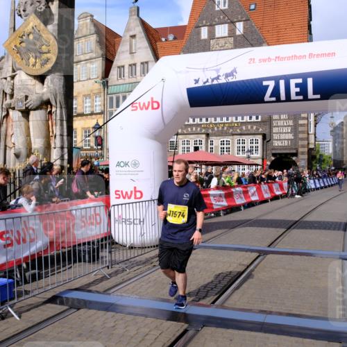 13.09.2026 - 21. swb-Marathon Bremen Tim E. http://msf.ph/oto/10349468 13.09.2026 11:23:04 Ziel 11574 meine-sportfotos.de
