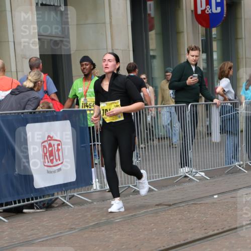 13.09.2026 - 21. swb-Marathon Bremen Strokosch-Dieckow http://msf.ph/oto/10349469 13.09.2026 11:12:36 Ziel 10483, 10804, 10893, 11357, 11606, 11627, 11657, 11671, 11832, 12050, 12060, 12234, 12393, 12418, 12423, 10213, 10354, 10406, 10414, 10743, 10874, 10875, 10909, 11052, 11090, 11633, 11716, 12234, 12327, 12497 meine-sportfotos.de