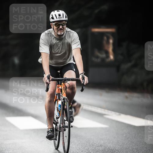 13.09.2026 - Stadtparktriathlon H.Heesch http://msf.ph/oto/10349481 13.09.2026 11:01:15 Radfahren 594, 676, 1798 meine-sportfotos.de