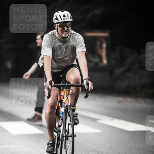 13.09.2026 - Stadtparktriathlon H.Heesch http://msf.ph/oto/10349487 13.09.2026 11:01:15 Radfahren 594, 676, 1798 meine-sportfotos.de