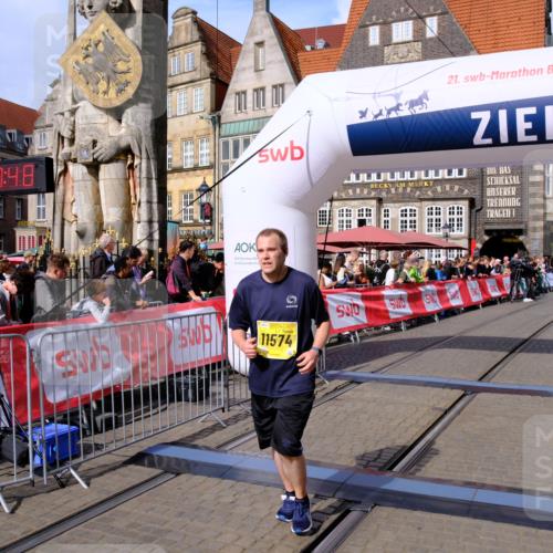 13.09.2026 - 21. swb-Marathon Bremen Tim E. http://msf.ph/oto/10349488 13.09.2026 11:23:04 Ziel 11574 meine-sportfotos.de