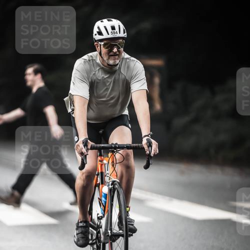 13.09.2026 - Stadtparktriathlon H.Heesch http://msf.ph/oto/10349495 13.09.2026 11:01:15 Radfahren 594, 676, 1798 meine-sportfotos.de