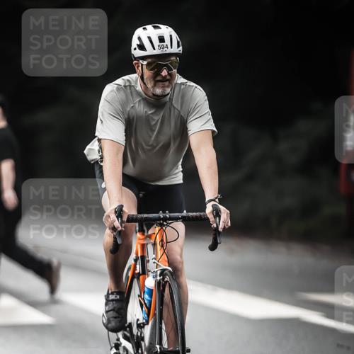13.09.2026 - Stadtparktriathlon H.Heesch http://msf.ph/oto/10349497 13.09.2026 11:01:15 Radfahren 594, 676, 1798 meine-sportfotos.de