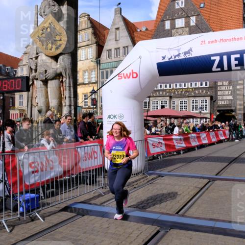 13.09.2026 - 21. swb-Marathon Bremen Tim E. http://msf.ph/oto/10349545 13.09.2026 11:23:17 Ziel 12083 meine-sportfotos.de