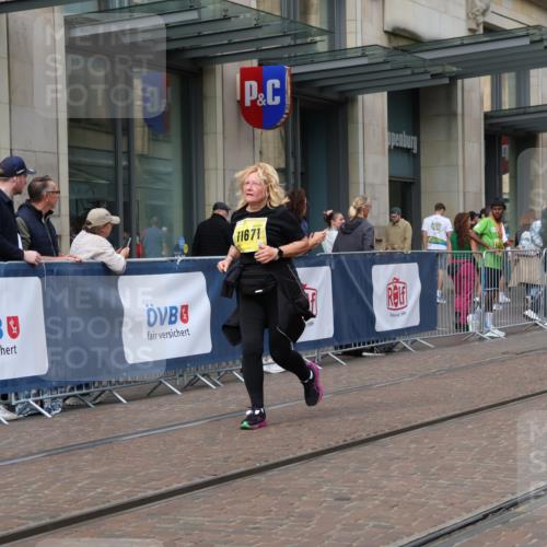 13.09.2026 - 21. swb-Marathon Bremen Strokosch-Dieckow http://msf.ph/oto/10349565 13.09.2026 11:12:44 Ziel 10483, 10804, 10893, 11048, 11357, 11606, 11627, 11671, 11832, 12050, 12060, 12393, 12418, 10354, 10406, 10743, 10874, 10875, 10909, 11090, 11657, 11716, 12234, 12327, 12423, 12497 meine-sportfotos.de