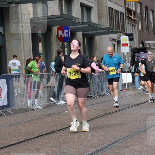 13.09.2026 - 21. swb-Marathon Bremen Strokosch-Dieckow http://msf.ph/oto/10349578 13.09.2026 11:12:44 Ziel 10483, 10804, 10893, 11048, 11357, 11606, 11627, 11671, 11832, 12050, 12060, 12393, 12418, 10354, 10406, 10743, 10874, 10875, 10909, 11090, 11657, 11716, 12234, 12327, 12423, 12497 meine-sportfotos.de