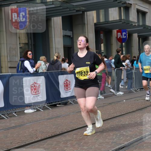 13.09.2026 - 21. swb-Marathon Bremen Strokosch-Dieckow http://msf.ph/oto/10349620 13.09.2026 11:12:45 Ziel 10483, 10804, 10893, 11048, 11357, 11606, 11627, 11671, 11832, 12050, 12060, 12393, 12418, 10354, 10743, 10874, 10875, 10909, 11090, 11657, 12234, 12327, 12423, 12497 meine-sportfotos.de