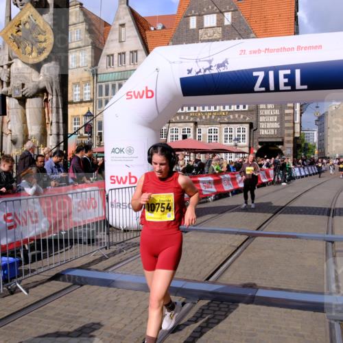 13.09.2026 - 21. swb-Marathon Bremen Tim E. http://msf.ph/oto/10349624 13.09.2026 11:23:33 Ziel 10349, 10754, 10925 meine-sportfotos.de