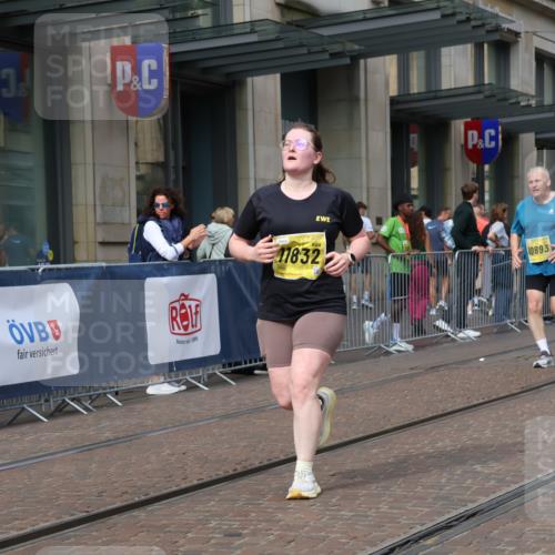 13.09.2026 - 21. swb-Marathon Bremen Strokosch-Dieckow http://msf.ph/oto/10349634 13.09.2026 11:12:46 Ziel 10483, 10804, 10893, 11048, 11357, 11606, 11627, 11671, 11832, 12050, 12060, 12393, 12418, 10354, 10483, 10743, 10874, 10875, 10909, 11090, 11657, 12234, 12423, 12497 meine-sportfotos.de