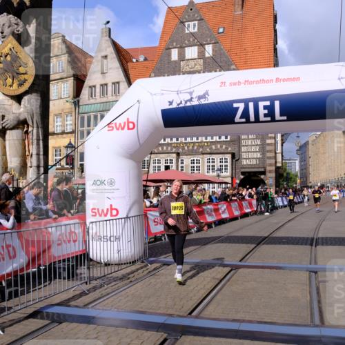 13.09.2026 - 21. swb-Marathon Bremen Tim E. http://msf.ph/oto/10349636 13.09.2026 11:23:36 Ziel 10349, 10754, 10925, 11266, 11663, 12340 meine-sportfotos.de