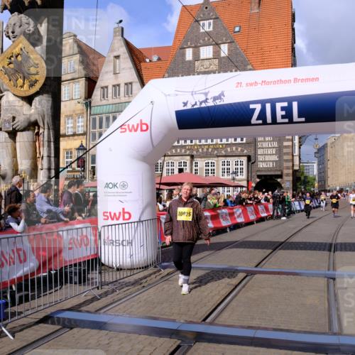 13.09.2026 - 21. swb-Marathon Bremen Tim E. http://msf.ph/oto/10349646 13.09.2026 11:23:37 Ziel 10349, 10754, 10925, 11266, 11663, 12340 meine-sportfotos.de