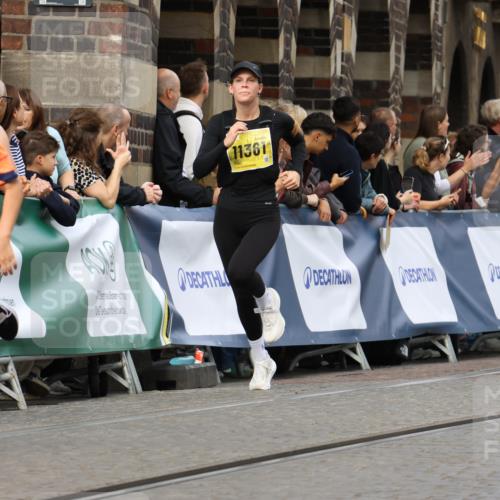 13.09.2026 - 21. swb-Marathon Bremen Strokosch-Dieckow http://msf.ph/oto/10349681 13.09.2026 10:54:19 Ziel 10255, 10579, 10685, 10708, 10822, 10947, 11010, 11206, 11290, 11489, 11596, 12075, 12244, 12356, 12405, 12435, 12492, 12515, 13531, 10067, 10146, 10410, 10503, 10631, 10765, 10837, 10884, 11039, 11389, 11593, 12038, 12265, 12328, 12467 meine-sportfotos.de