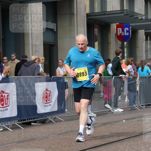13.09.2026 - 21. swb-Marathon Bremen Strokosch-Dieckow http://msf.ph/oto/10349710 13.09.2026 11:12:47 Ziel 10804, 10893, 11048, 11357, 11606, 11627, 11671, 11832, 12050, 12060, 12393, 12418, 10354, 10483, 10743, 10874, 10875, 10909, 11090, 11657, 12234, 12423, 12497 meine-sportfotos.de