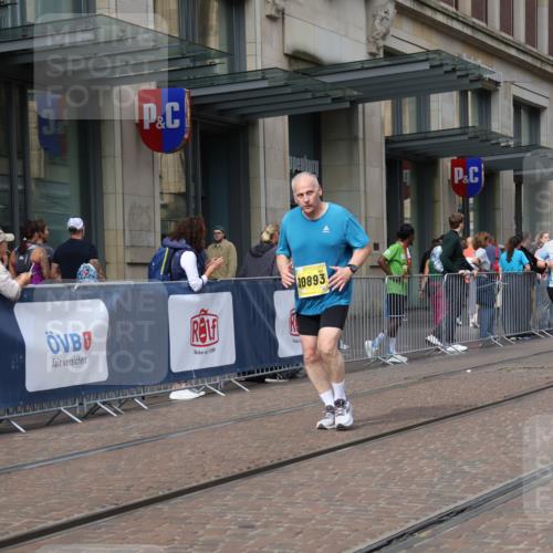 13.09.2026 - 21. swb-Marathon Bremen Strokosch-Dieckow http://msf.ph/oto/10349721 13.09.2026 11:12:48 Ziel 10804, 10893, 11048, 11357, 11606, 11627, 11671, 11832, 12050, 12060, 12393, 12418, 10354, 10483, 10743, 10874, 10875, 10909, 11090, 11657, 12234, 12423, 12497 meine-sportfotos.de