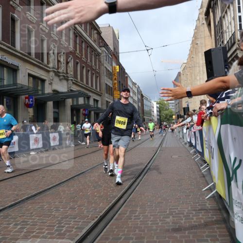 13.09.2026 - 21. swb-Marathon Bremen Strokosch-Dieckow http://msf.ph/oto/10349785 13.09.2026 11:12:49 Ziel 10804, 10893, 11048, 11357, 11606, 11627, 11671, 11832, 12050, 12060, 12393, 12418, 10354, 10483, 10743, 10874, 10875, 10909, 11090, 11657, 11671, 11832, 12234, 12423, 12497 meine-sportfotos.de