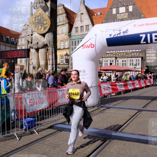 13.09.2026 - 21. swb-Marathon Bremen Tim E. http://msf.ph/oto/10349790 13.09.2026 11:23:51 Ziel 11266, 11663, 12340, 12440 meine-sportfotos.de