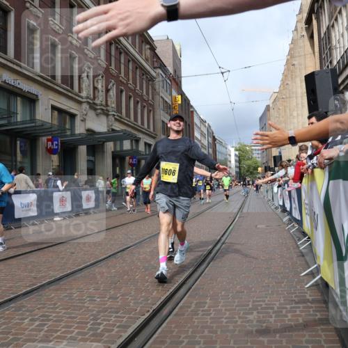 13.09.2026 - 21. swb-Marathon Bremen Strokosch-Dieckow http://msf.ph/oto/10349803 13.09.2026 11:12:49 Ziel 10804, 10893, 11048, 11357, 11606, 11627, 11671, 11832, 12050, 12060, 12393, 12418, 10354, 10483, 10743, 10874, 10875, 10909, 11090, 11657, 11671, 11832, 12234, 12423, 12497 meine-sportfotos.de