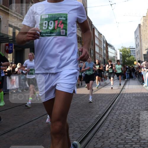 13.09.2026 - 21. swb-Marathon Bremen Strokosch-Dieckow http://msf.ph/oto/10349810 13.09.2026 13:31:28 Ziel 310, 578, 846, 3115, 3205, 3239, 3244, 3278, 3858, 3989, 4030, 4164, 4273, 4692, 4889, 4998, 5158, 5325, 5363, 5426, 5899, 6039, 6062, 6100, 6193, 6213, 6354, 6581, 6602, 7032, 7242, 7260, 7608, 7790, 7941, 7964, 8042, 8048, 8078, 8166, 8205, 8206, 8247, 8364, 8495, 8522, 8970, 9016, 9033, 9188, 9293, 9568, 9785, 9903, 9914, 13151, 13231, 217, 922, 1398, 1600, 1627, 2244, 2602, 2707, 3152, 3343, 3392, 3396, 3579, 3762, 3859, 4258, 4477, 4889, 6039 meine-sportfotos.de