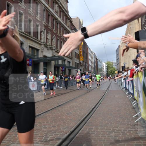 13.09.2026 - 21. swb-Marathon Bremen Strokosch-Dieckow http://msf.ph/oto/10349889 13.09.2026 11:12:51 Ziel 10804, 10893, 11048, 11357, 11606, 11627, 12050, 12060, 12393, 12418, 10354, 10483, 10743, 10874, 10875, 11090, 11657, 11671, 11832, 12234, 12423, 12497 meine-sportfotos.de